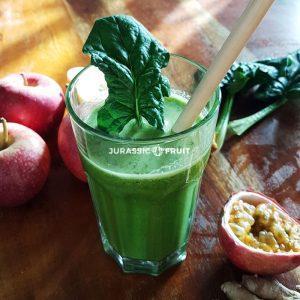 Grüner Saft mit Passionsfrucht